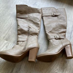 Sz 7 Boots in great condition